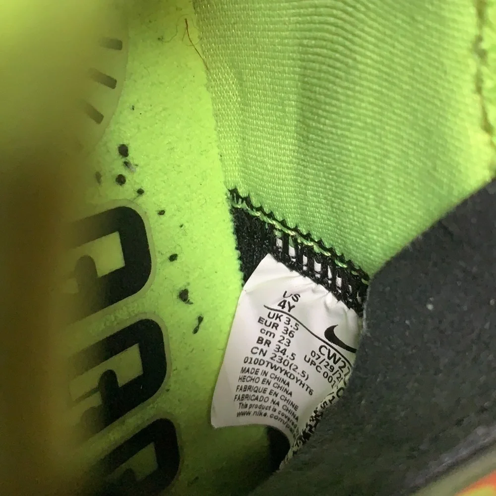 Nike Lebron XVIII Low Black/Bright Crimson CW2760-009‎ Grade-School
